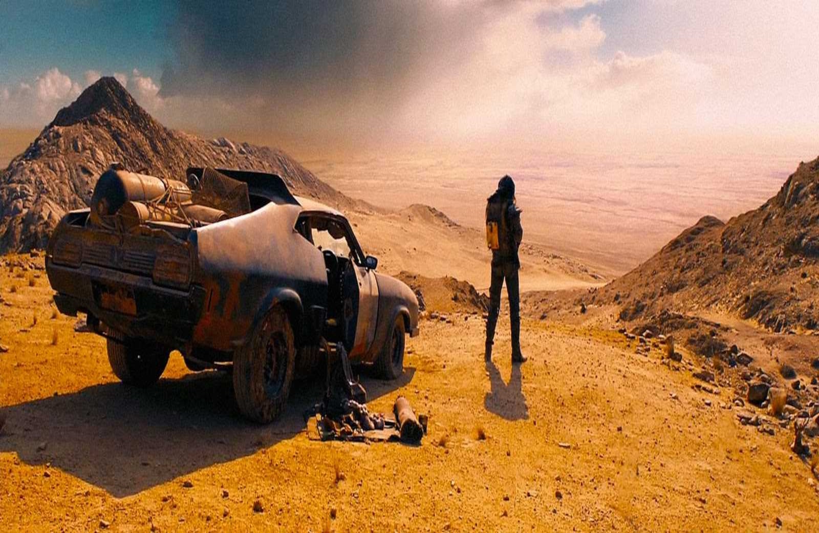 'Mad Max: Fury Road' (2015). La más reciente entrega de la serie aborda explícitamente la escasez de agua y la degeneración del ambiente como resultado de las acciones de los humanos. Sin embargo, la película ve esperanza para el futuro, mientras logremos trabajar en conjunto.