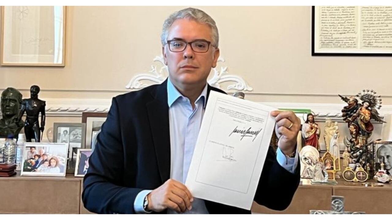 Presidente Ivan Duque firma la extradición de Otoniel.