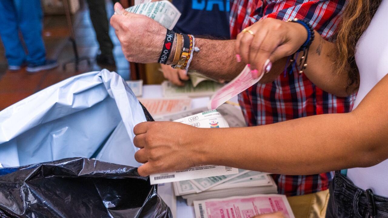 De acuerdo con los observadores de la Unión Europea, los errores se presentaron por la información de los formularios E-14.