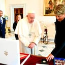 verónica alcocer y el papa el país