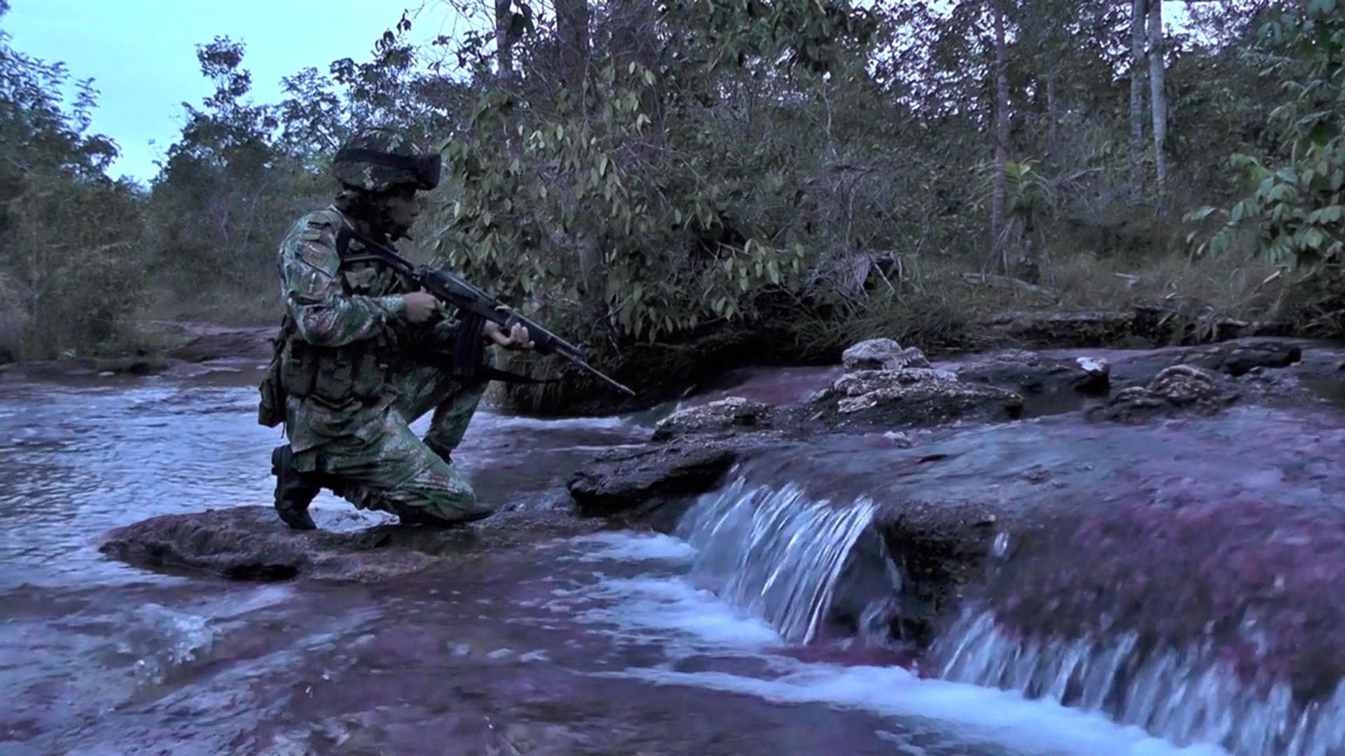 Soldado indígena guardián de Caño Cristales