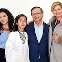 La familia Petro Alcocer se ha mostrado muy unida. En medio de la campaña, tanto Verónica como sus hijas, especialmente Sofía, fueron determinantes para la victoria del nuevo presidente.