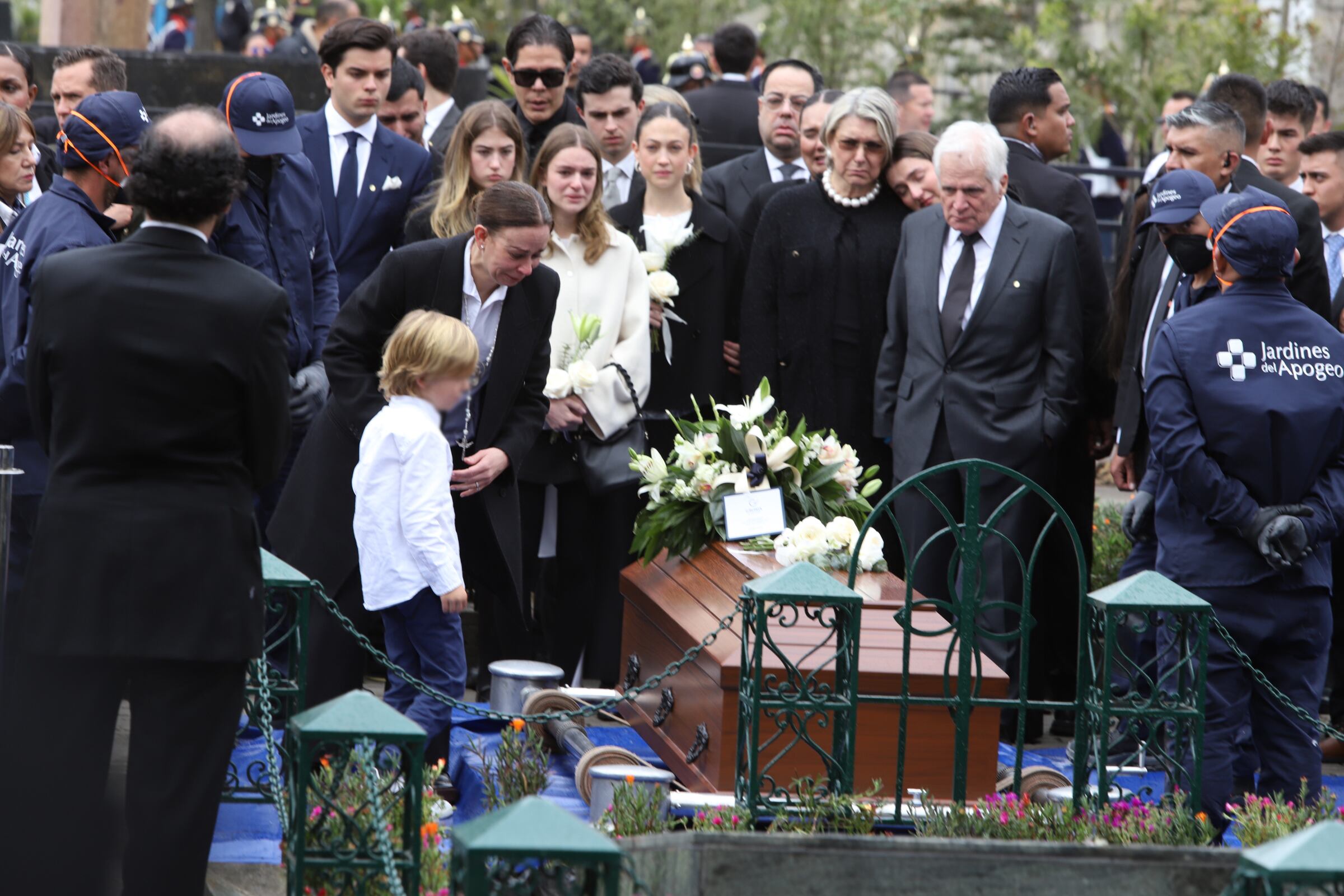 Funeral de Miguel Uribe Turbay: cortejo fúnebre,  Cementerio Central de Bogotá