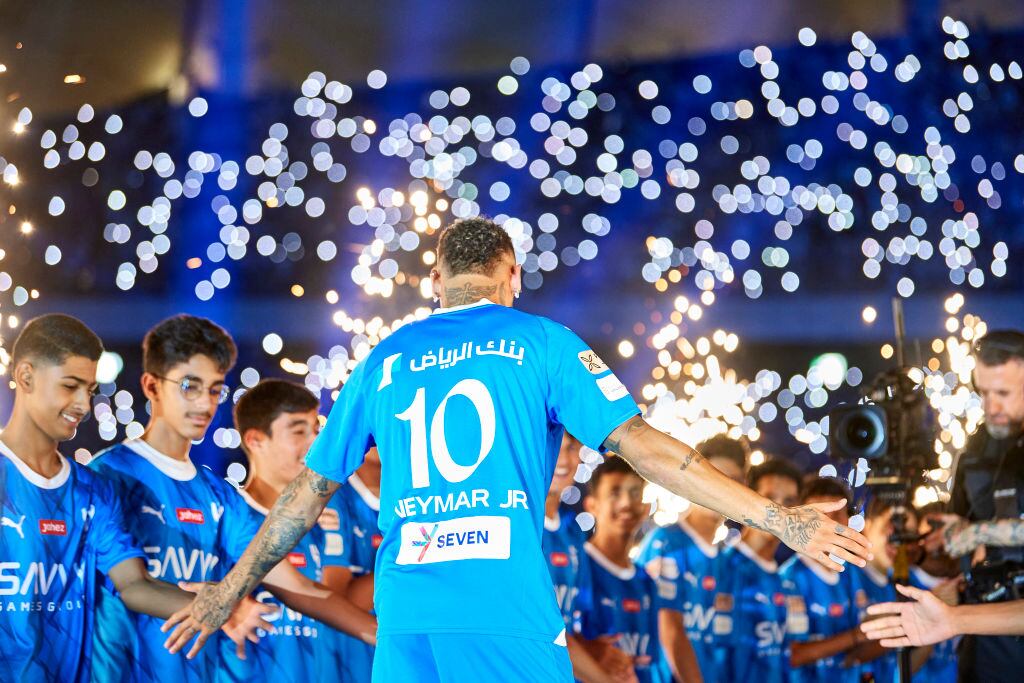 Neymar Jr llegó lesionado a Arabia.