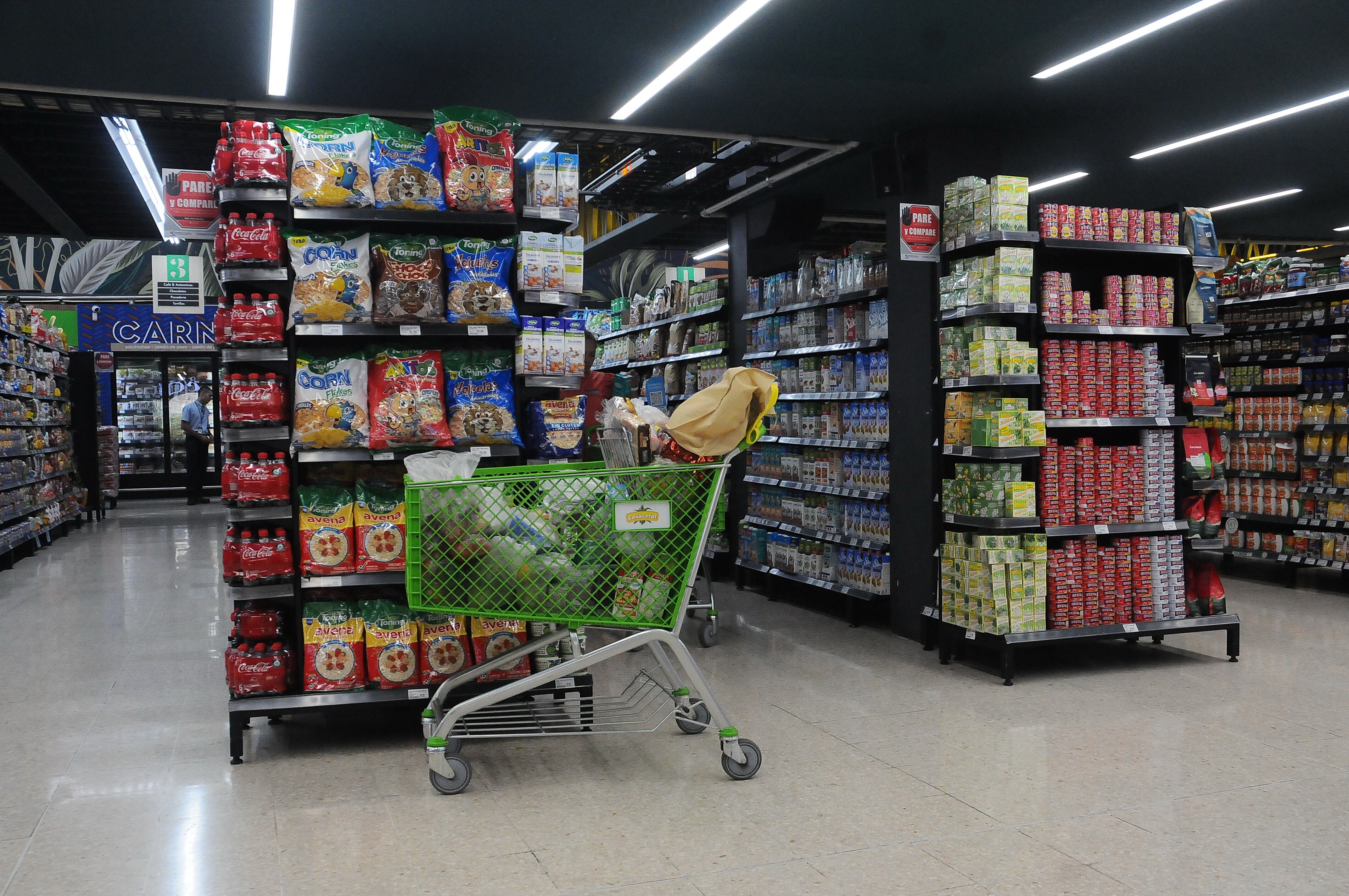Cali: Cuanto cuesta mercar en Cali ?. Incremento de los precios en la galería y supermercados de la ciudad. Foto José L Guzmán. El País, sept  14-23