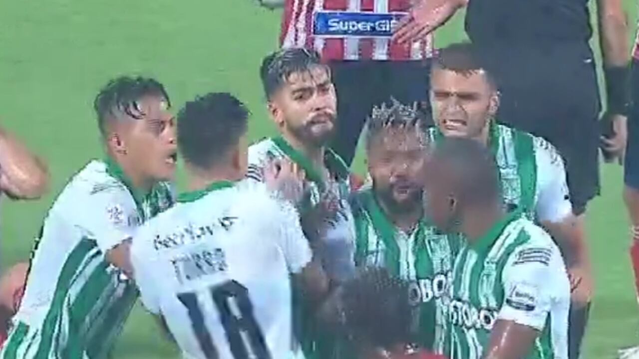Pelea entre Andrade y Candelo.