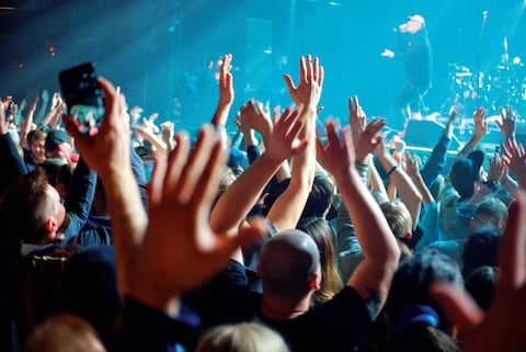 El combo de la música urbana es enorme y trasciende, pero también existe una escena underground que cada vez es más popular.