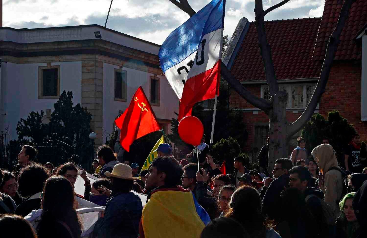 En el momento que se firme el acuerdo entre el Frente Amplio por la Defensa de la Educación Superior y el Gobierno Nacional, el siguiente paso será coordinar y hacer veeduría de la distribución de los recursos. Y, aunque se firme un pacto nacional, será cada asamblea universitaria la que defina de forma individual levantar el cese de actividades.