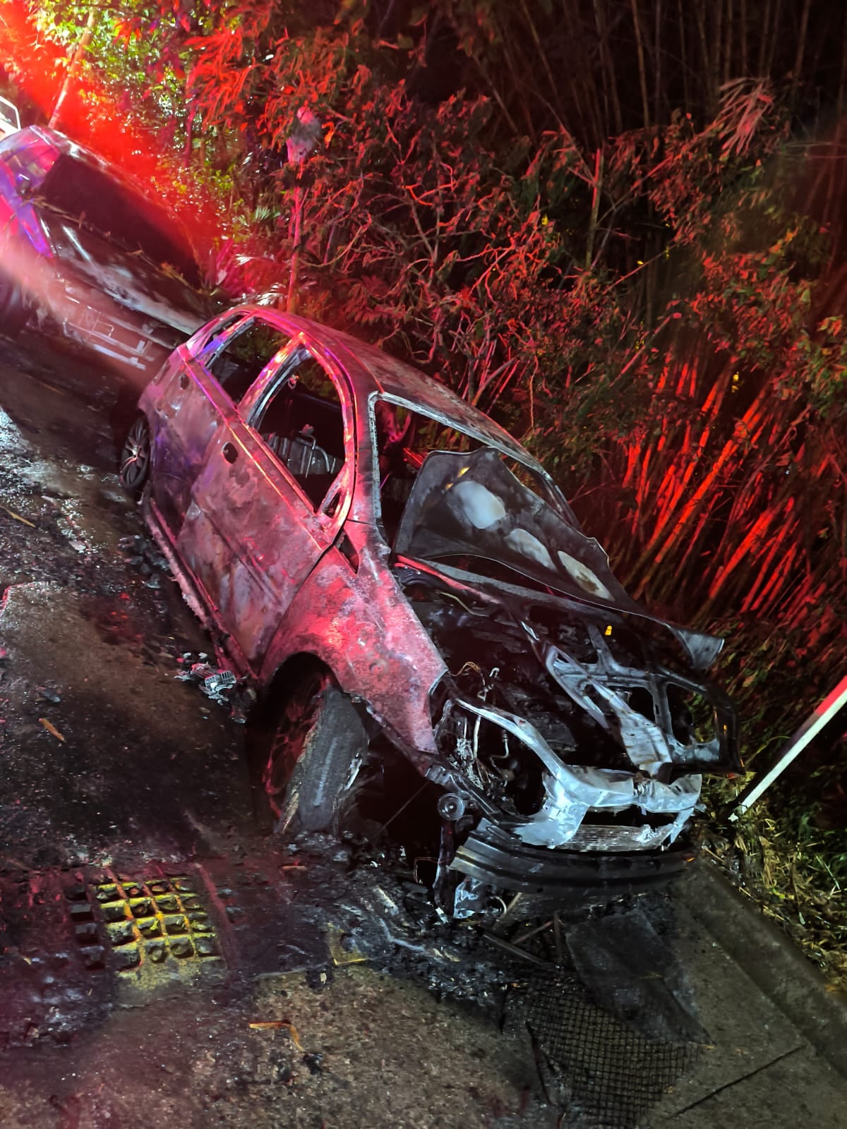 Así quedó el carro del candidato a la Cámara por el Centro Democrático en Santander.