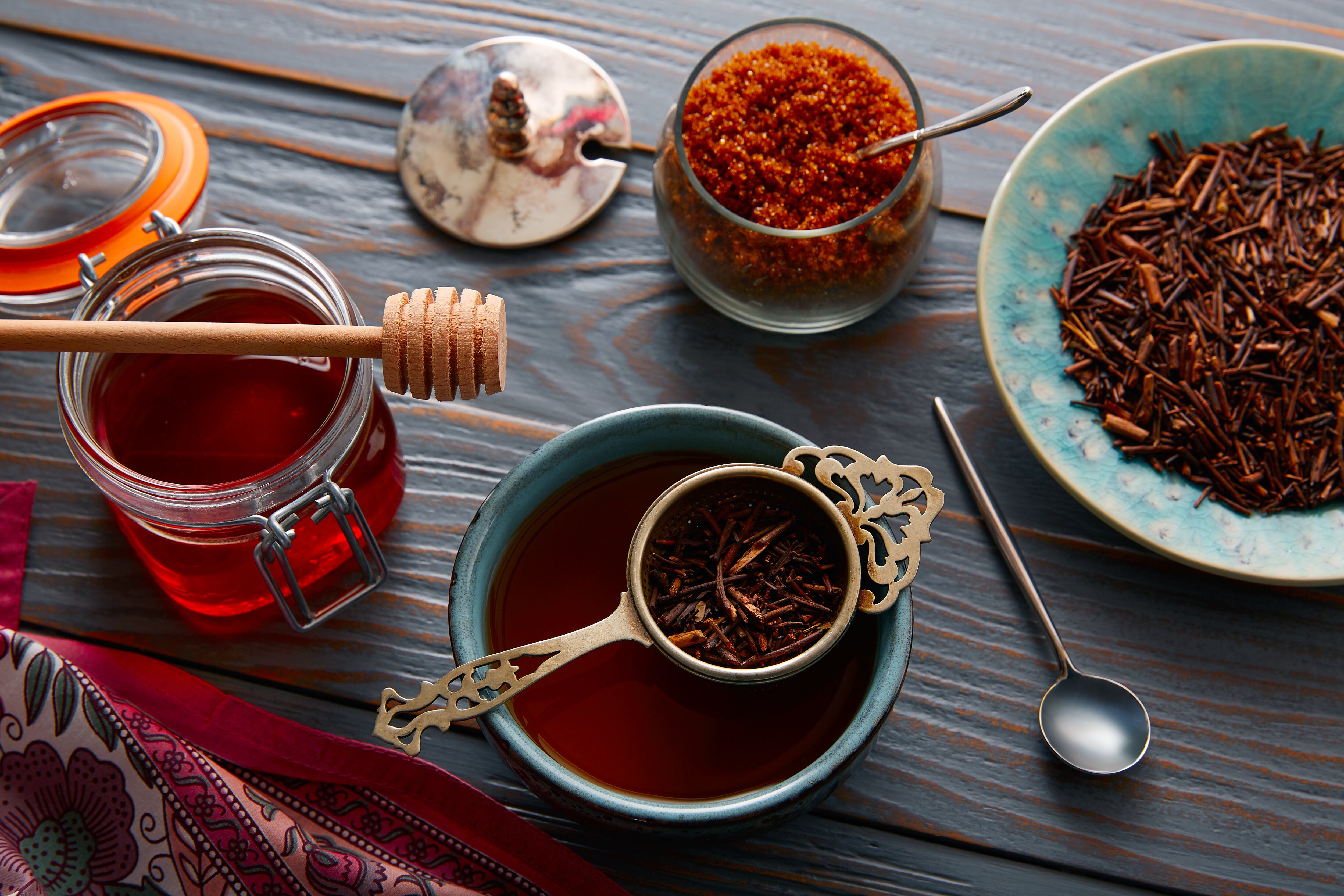 Té kukicha servido en tazón