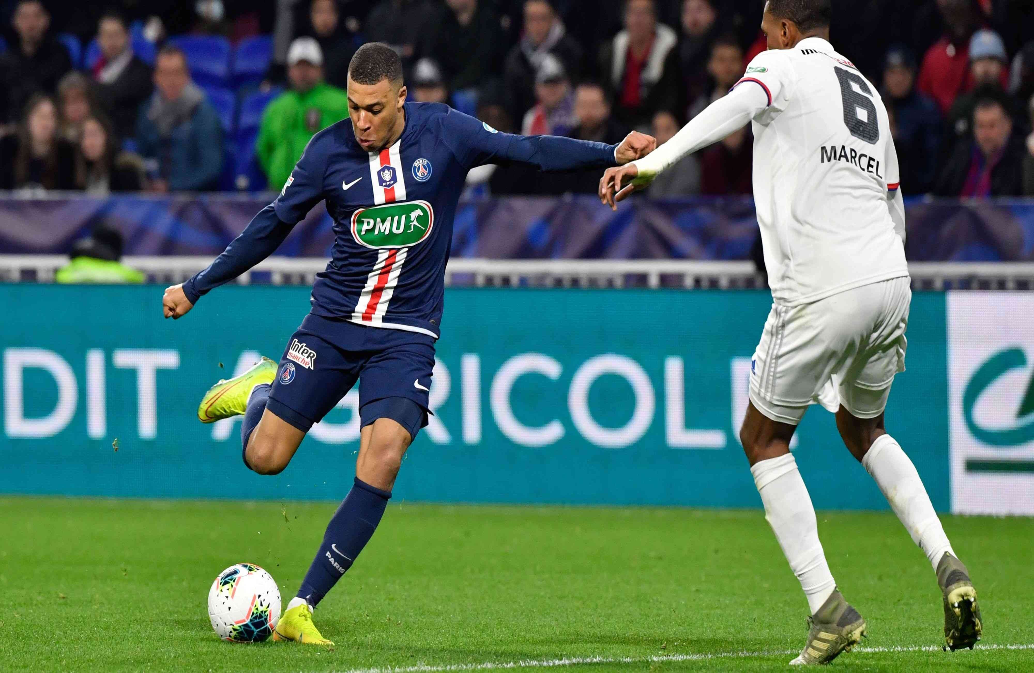 Kylian Mbappé registra 259.2 millones de euros en su valor de transferencia, convirtiéndose así en el más costoso del fútbol internacional. El joven de 21 años tiene contrato con el PSG hasta 2023 y la prensa deportiva da por hecho que el Real Madrid será su nueva casa por los guiños entre los directivos del club y el jugador. 