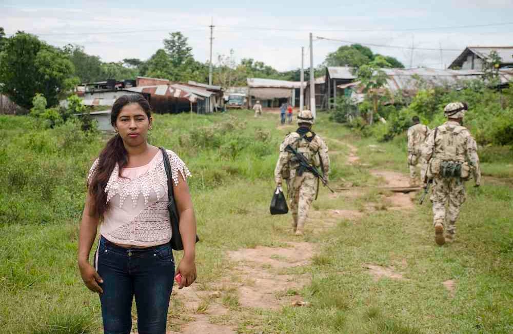 Alba Luz Triviño es una madre cabeza de hogar que hizo parte del grupo que organizó y adecuó el espacio para recibir la biblioteca. Foto:  Diana Rey / SEMANA