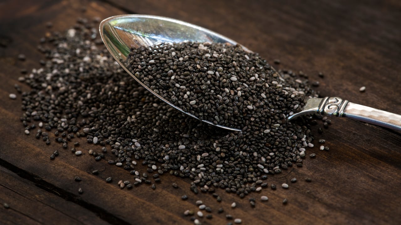 En sus pautas para una alimentación saludable, la OMS recomienda priorizar la ingesta de frutas, verduras, legumbres, frutos secos y cereales integrales.