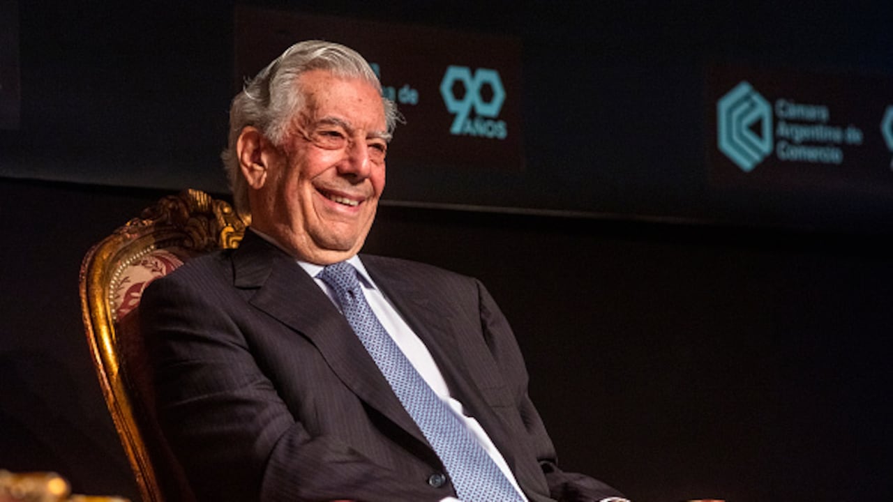 Mario Vargas Llosa, el autor vivo más prestigioso de la literatura en español. (Photo by Ricardo Ceppi/Getty Images)
