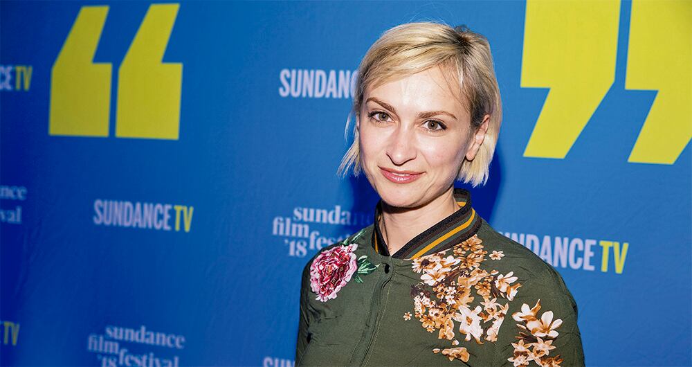 Halyna Hutchins, de 42 años, era la directora de fotografía de Rust. En un comunicado, Baldwin dijo que no tenía cómo expresar su tristeza ante el accidente que le había quitado la vida. También se reunió con su esposo y su hijo, quienes no han presentado cargos por la muerte de su ser querido.