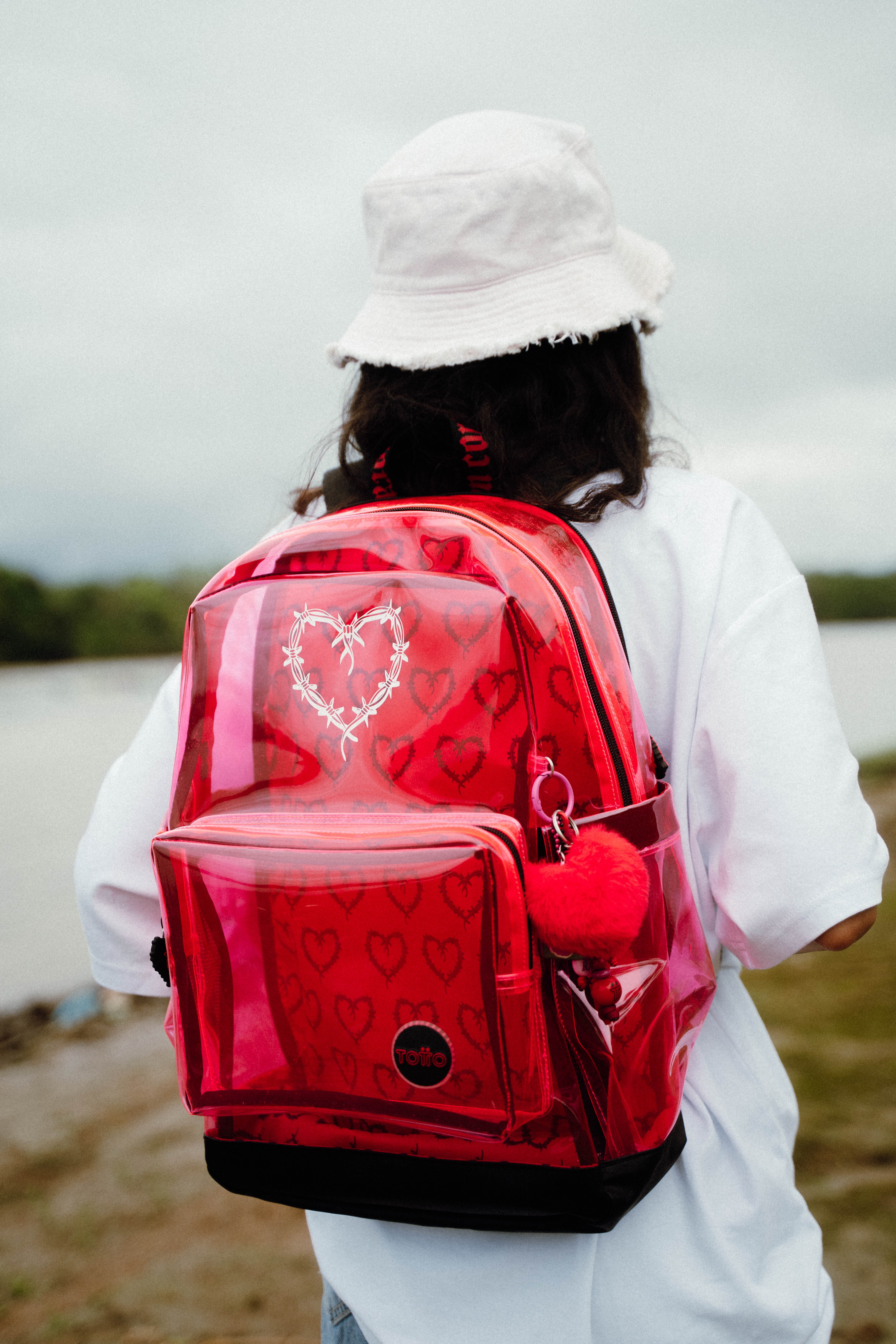 La Fundación Con Cora, creada por la artista antioqueña, se unió a Totto para desarrollar un proyecto que le apuesta a la educación, el bienestar y la creación de entornos seguros.