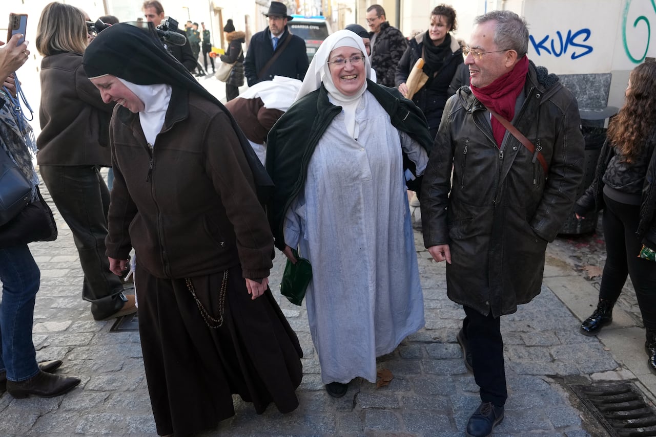 Dos monjas fueron excomulgadas y se les acusa de vender obras religiosas