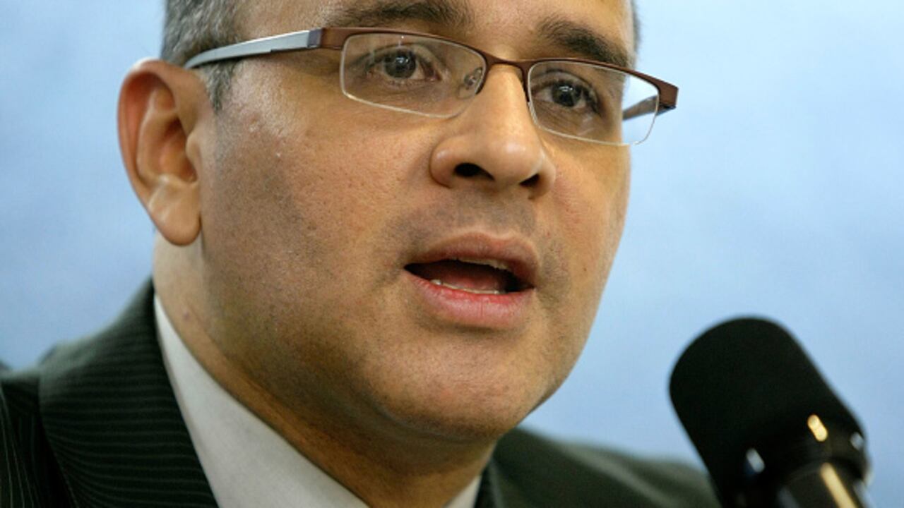 Funes que llegó a la presidencia de El Salvador postulado por izquierdista Frente Farabundo Martí para la Liberación Nacional (FMLN) también está siendo procesado por el desvío de 351 millones de dólares de la partida presidencial de gastos reservados.