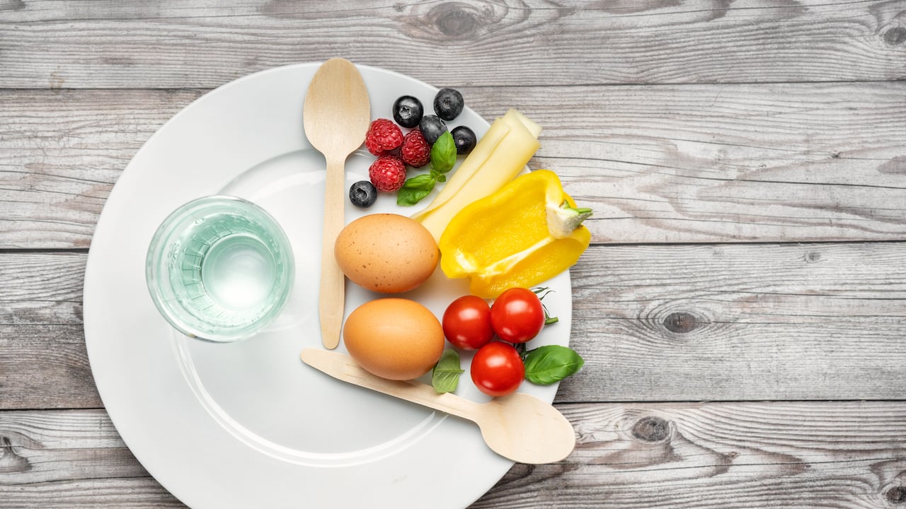 El ayuno intermitente ofrece beneficios para la salud, pero no está indicado para todas las personas.