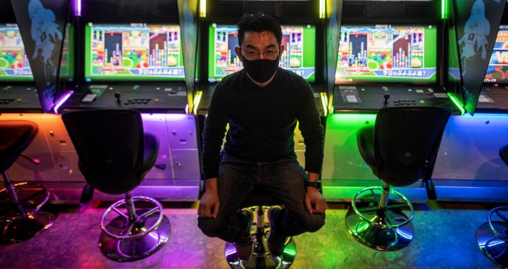 Yasushi Fukamachi, manager de la sala recreativa Mikado, en Shinjuku.