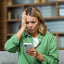 Los ciberdelincuentes buscan hackear los celulares para robar datos de los usuarios.