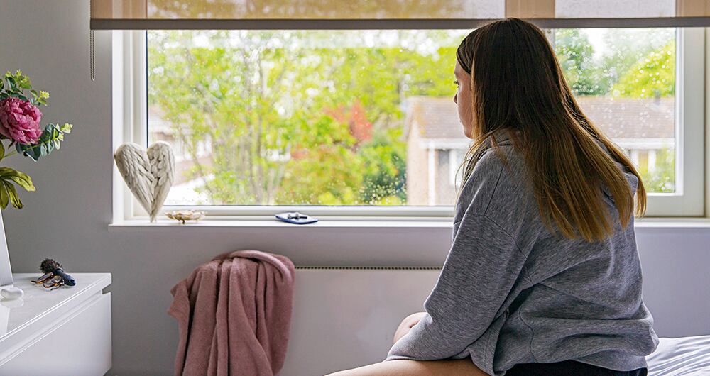 Los ataques contra Paula Corva iniciaron una semana y media después de su primer día de clases en Estados Unidos. Sus atacantes fueron jóvenes con las que compartía escuela.