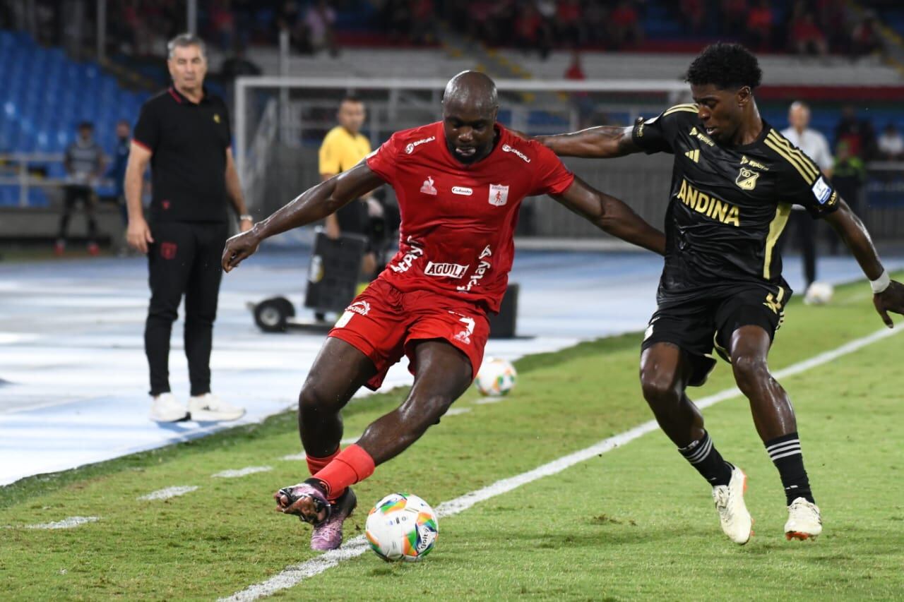 Empate sin goles en la capital del valle. América 0 - 0 Millonarios.