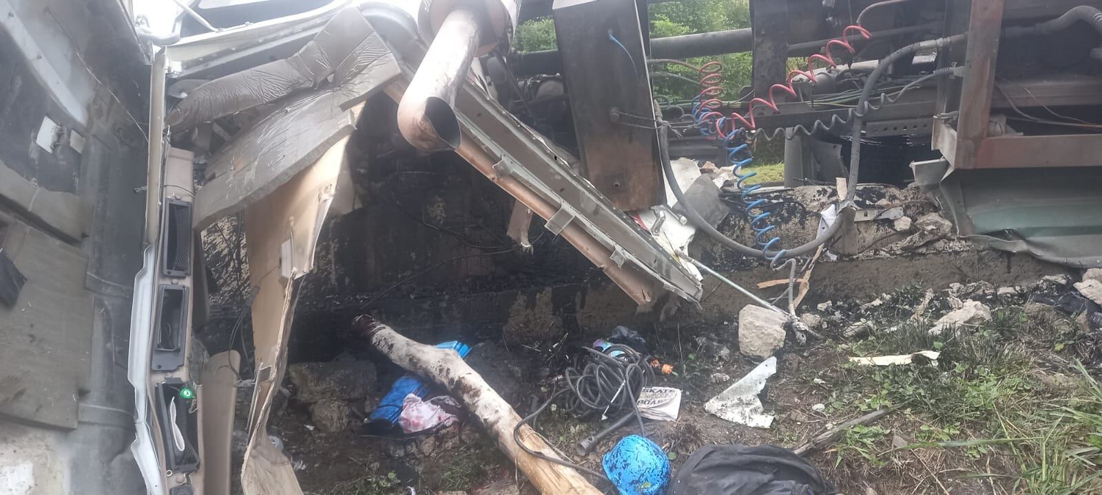 Tractomula se volcó en la vía a Buenaventura