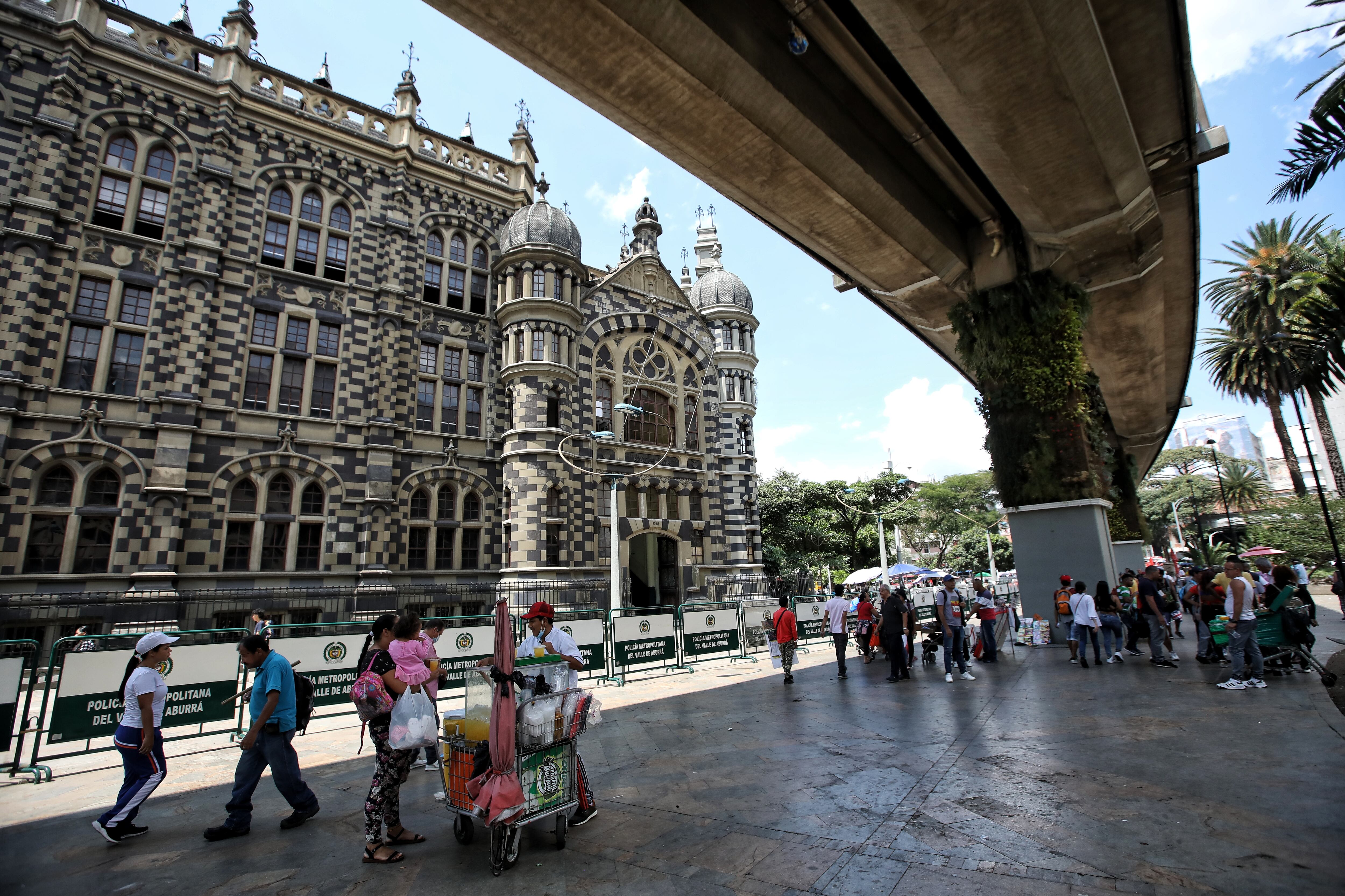 Metro de Medellin, Juan Diego Alvira