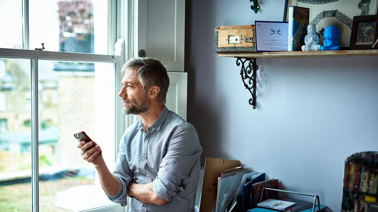 La andropausia es la disminución en la producción de la testosterona masculina y es frecuente en hombres entre fines de los 40 y 55 años de edad.