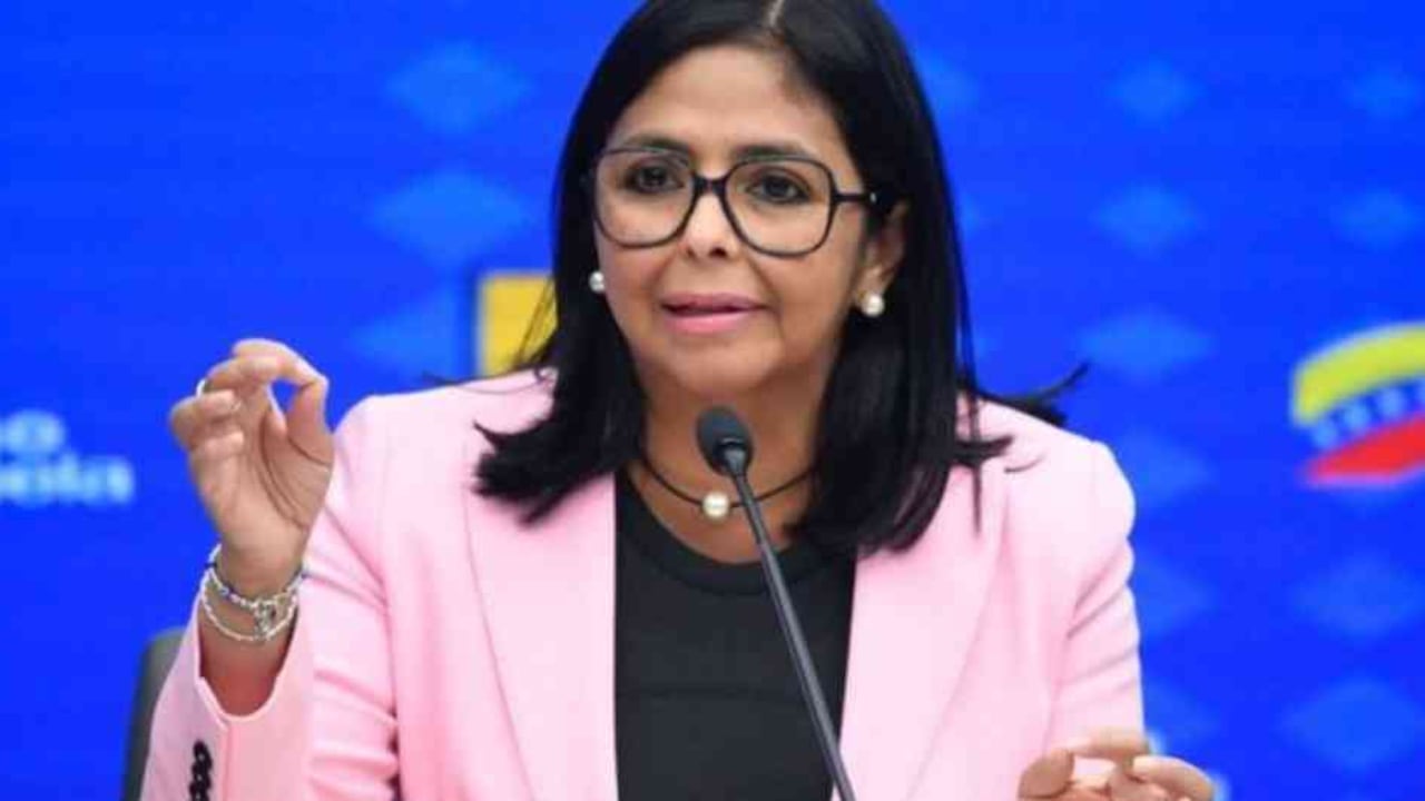 Delcy Rodríguez se refirió a la reunión entre la delegación de altos funcionarios de la Casa Blanca y Maduro que tuvo sobre la mesa al tema energético en momentos en que Estados Unidos canceló sus importaciones de petróleo de Rusia. Getty Images.