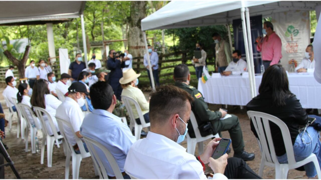 El acto de entrega de predios, para labores productivas, a excombatientes en Huila