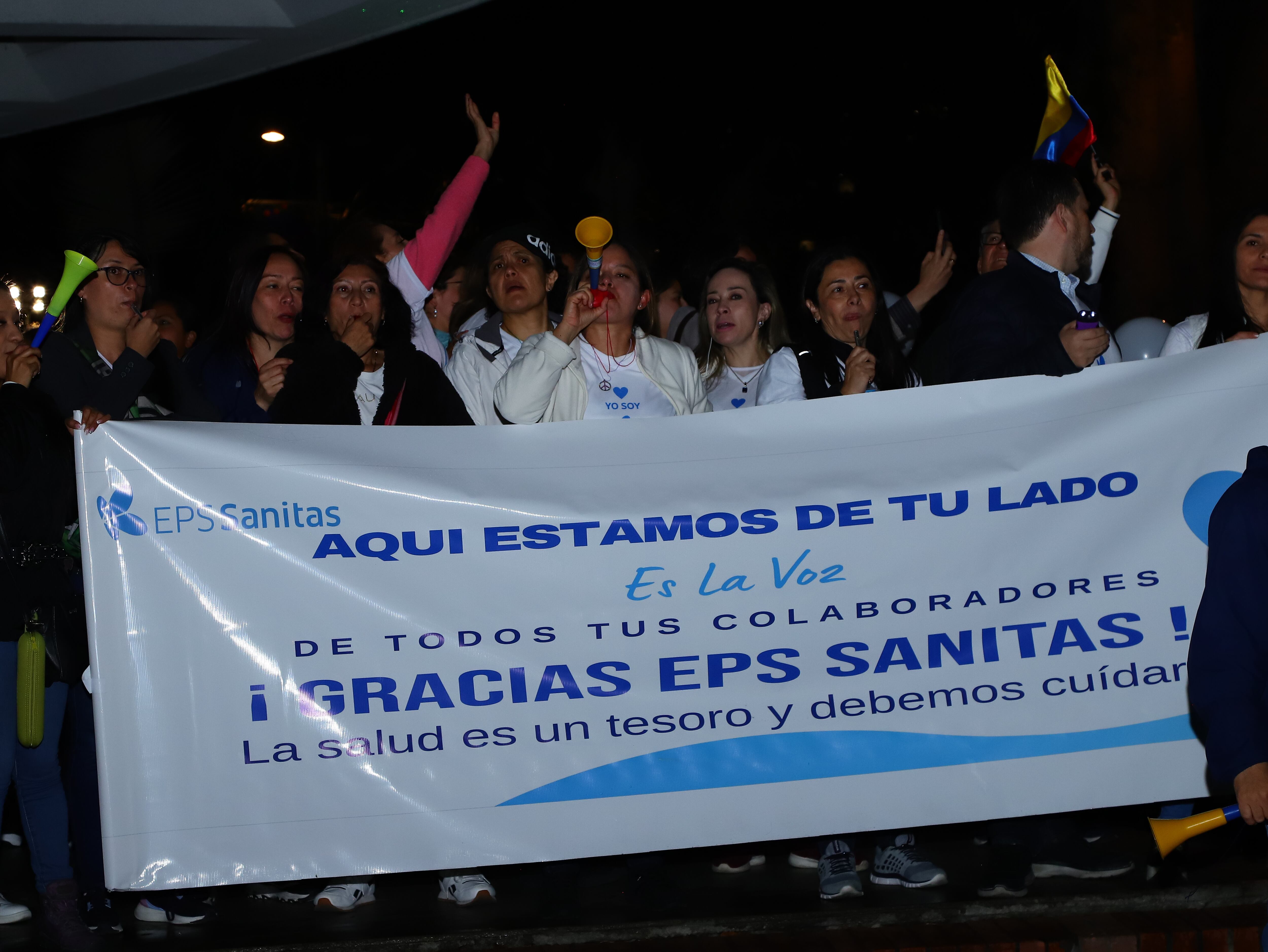 Protesta de funcionarios y usuarios de EPS Sanitas.