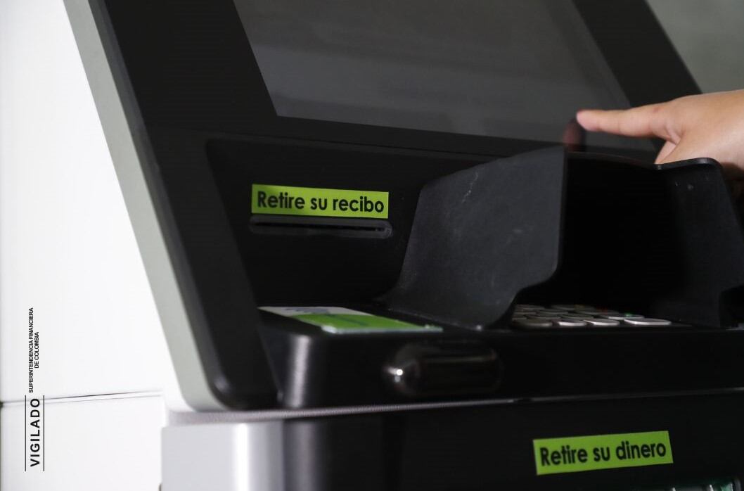 Si el usuario excede el tiempo de espera para ingresar los datos, el cajero puede finalizar la transacción.