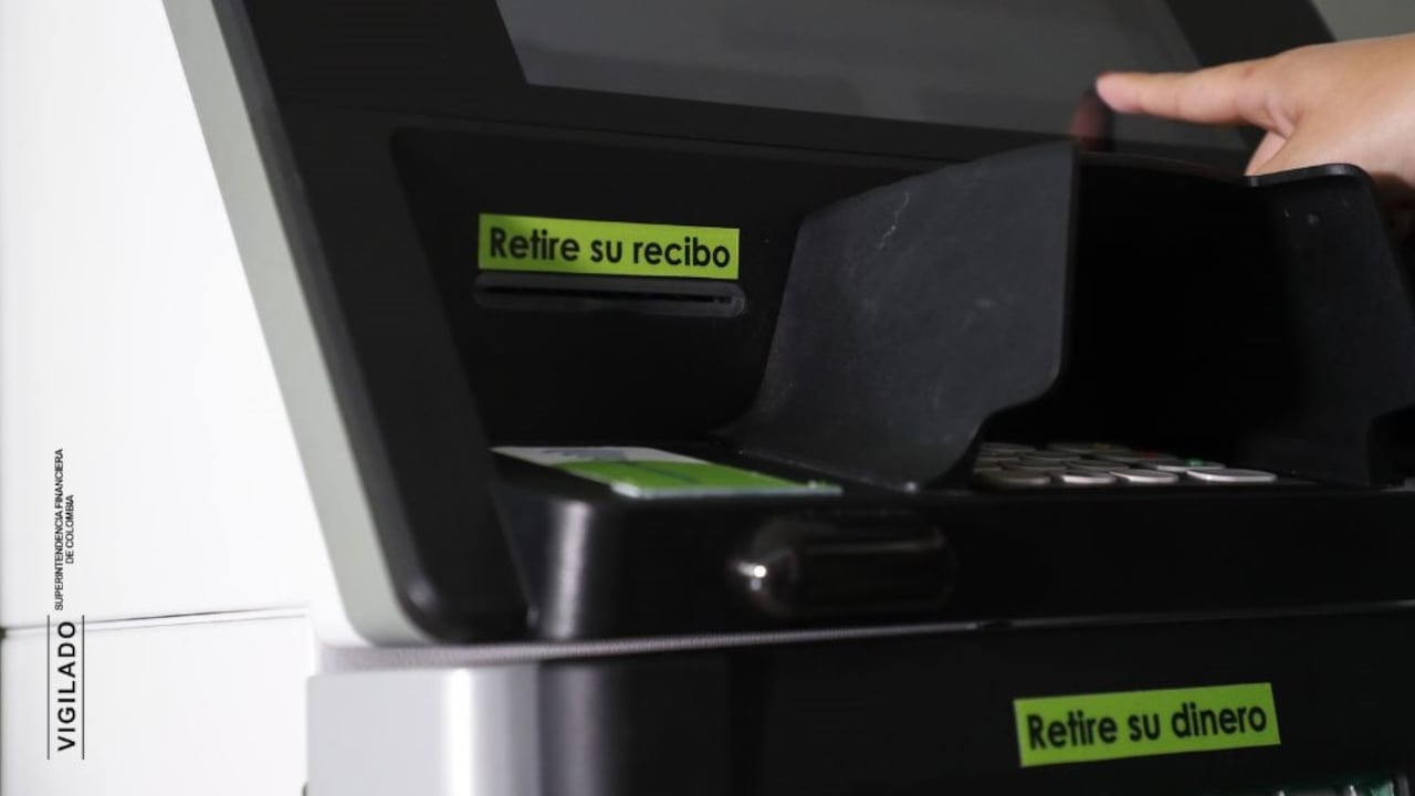 Si el usuario excede el tiempo de espera para ingresar los datos, el cajero puede finalizar la transacción.