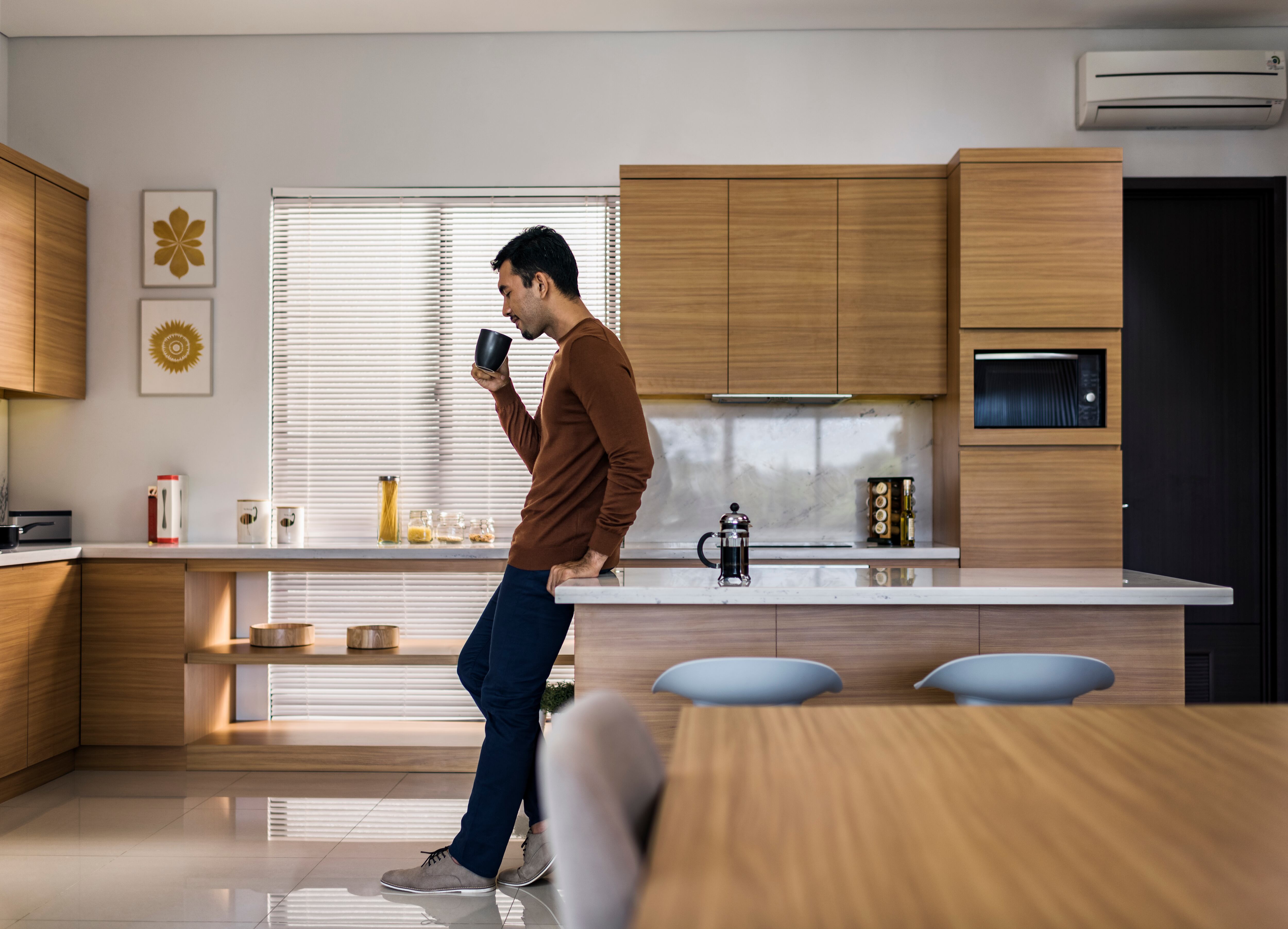 Se recomienda máximo 4 tazas de café al día.