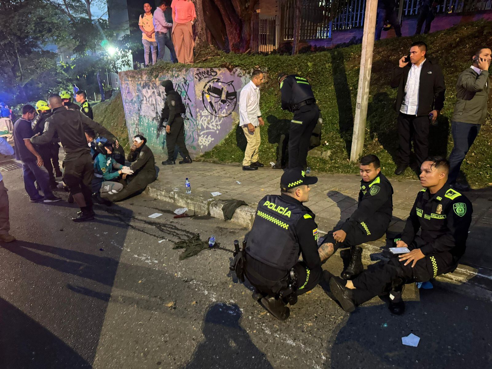 El vehículo, al parecer, se quedó sin frenos y sufrió un volcamiento.