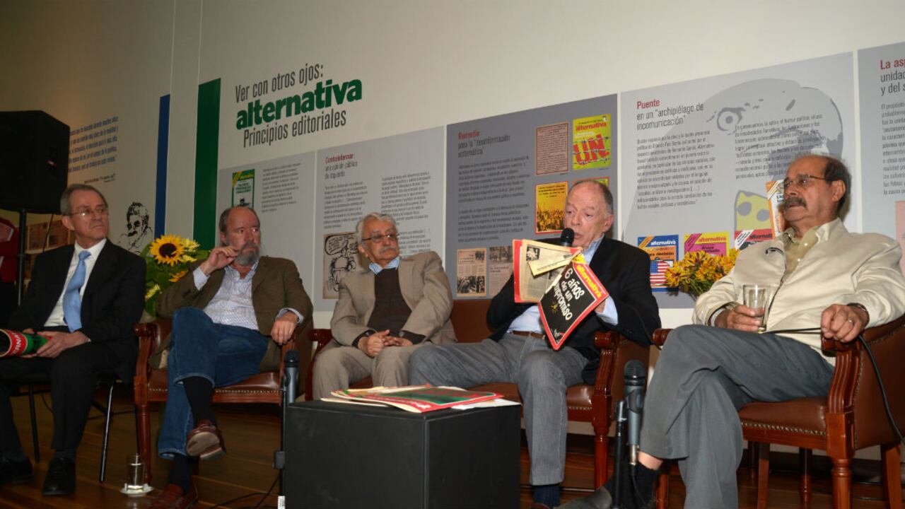 De izquierda a derecha: Jorge Orlando Melo, Antonio Caballero, Hernando Corral, Enrique Santos y Bernardo García.