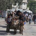 Los palestinos huyen del norte de Gaza hacia el sur después de que el ejército israelí emitiera una advertencia de evacuación sin precedentes a una población de más de 1 millón de personas en el norte de Gaza, el viernes 13 de octubre de 2023. (Foto AP/Hatem Moussa)