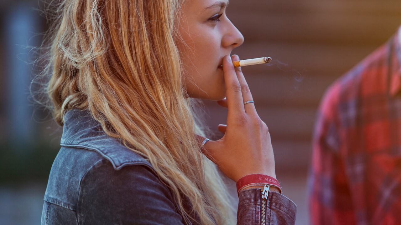 El consumo de cigarrillo incita al desarrollo de cáncer.