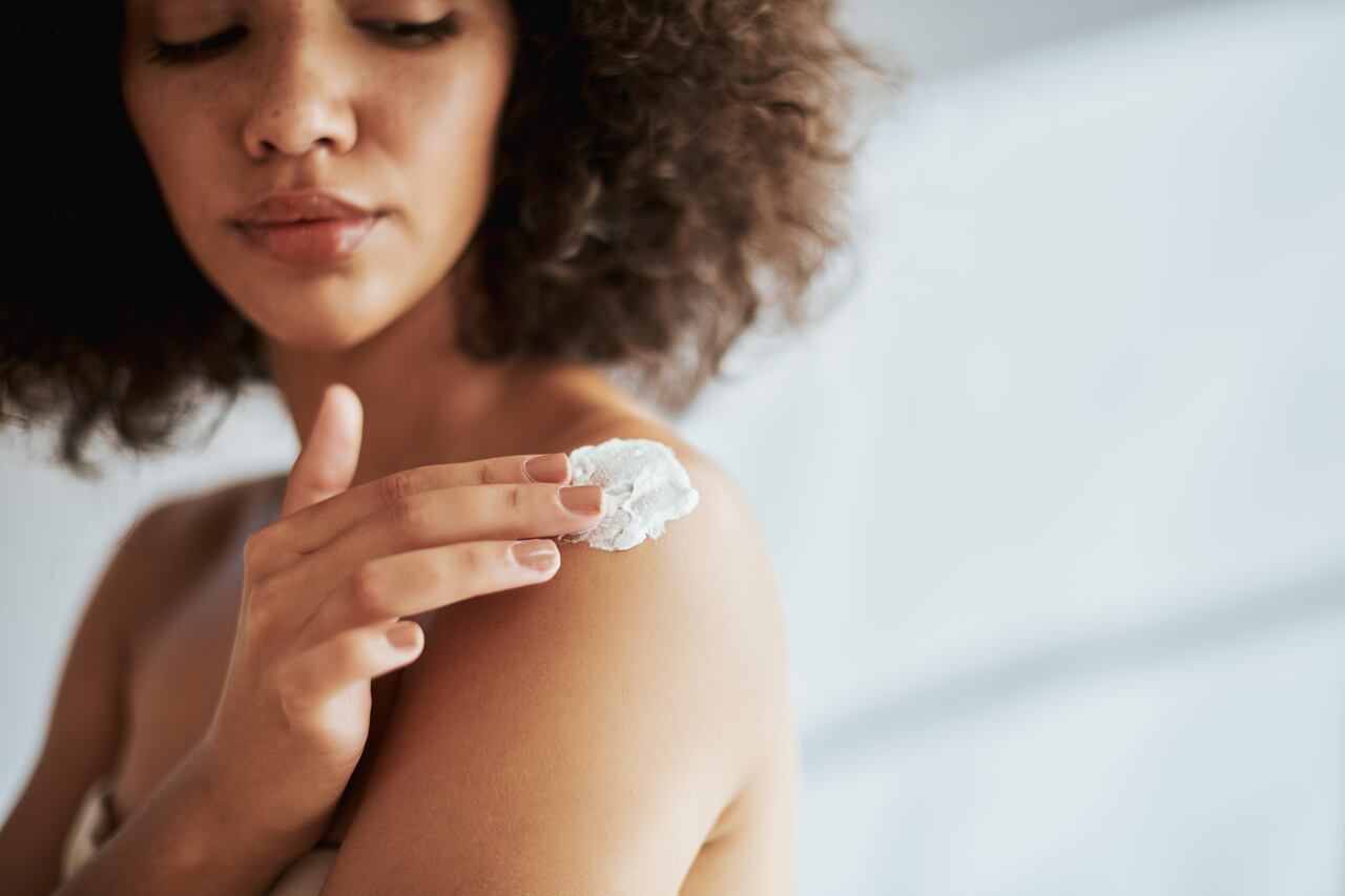 De esta forma puede preparar una crema corporal casera.