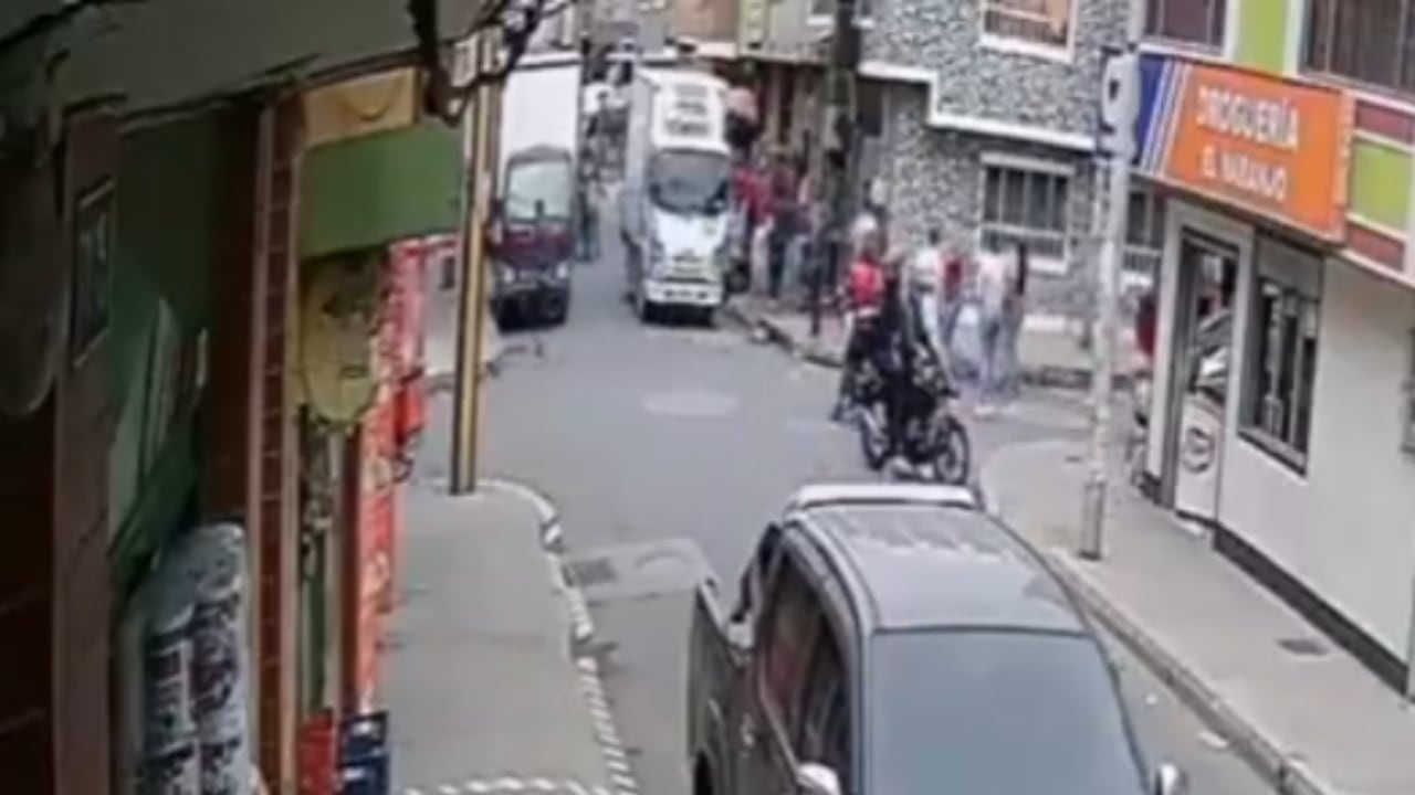 Las personas fueron a socorrer a la víctima, pero ya era demasiado tarde.