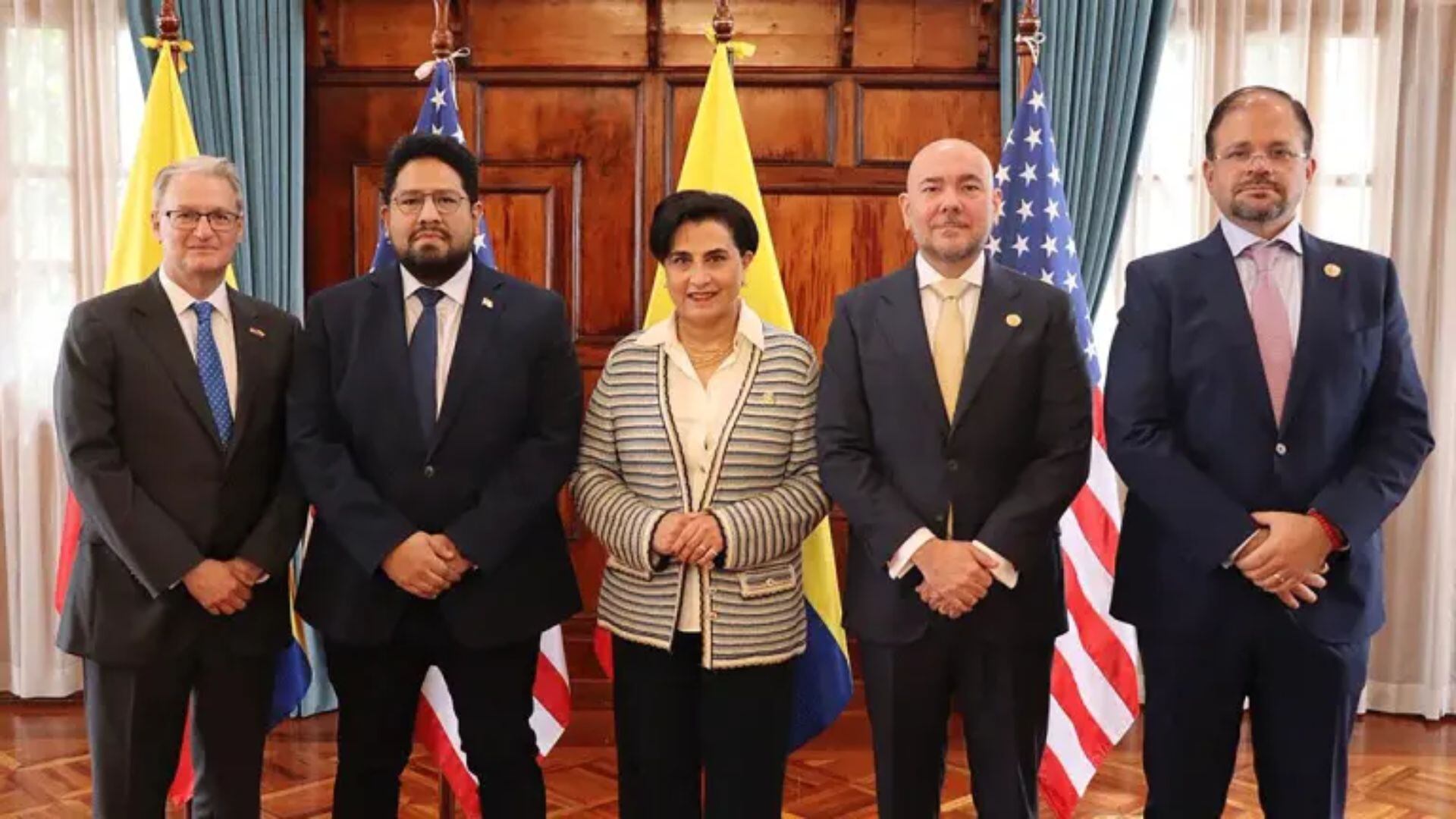 Reunión de subsecretario de guerra de EE.UU. a Ecuador para fortalecer la frontera con Colombia