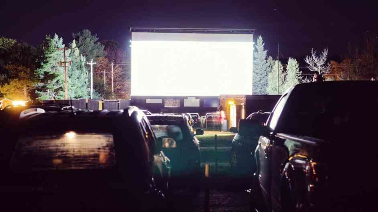 Los autocninemas figuran como excepciones para operar.