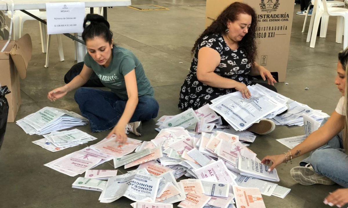 Comienza el conteo de votos para las elecciones de alcaldes y gobernadores en todo el país. Siga en vivo el cubrimiento de SEMANA