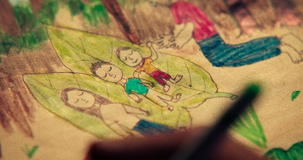 Una parte sensible del documental refleja el testimonio de la pequeña que narró la odisea. La resuelve con dibujos y acierta.