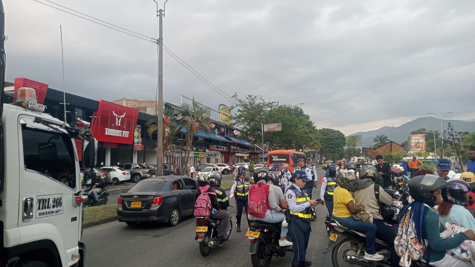 El incremento de trancones en Cali ha logrado que los habitantes pierdan mucho tiempo.