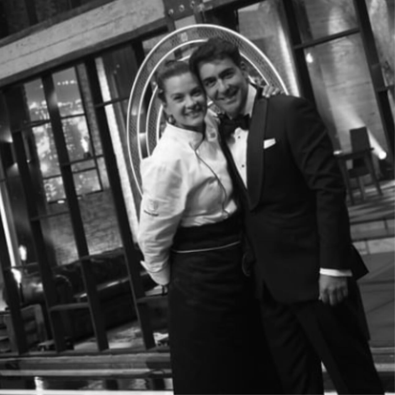 Nela González al lado del chef y jurado Christopher Carpentier.