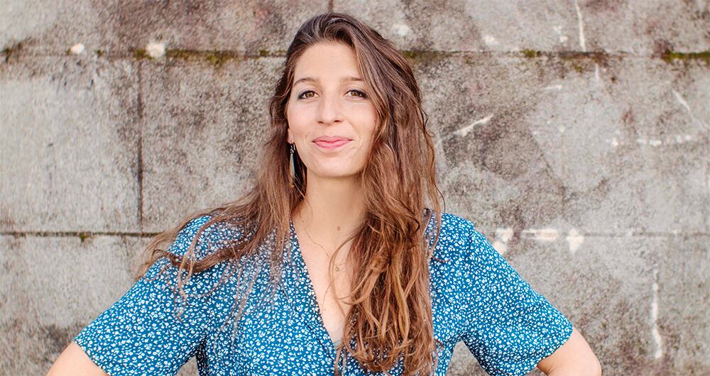 Artista visual, directora y mujer en el siglo XXI, Carla Melo Gampert nació en Bogotá en 1993.