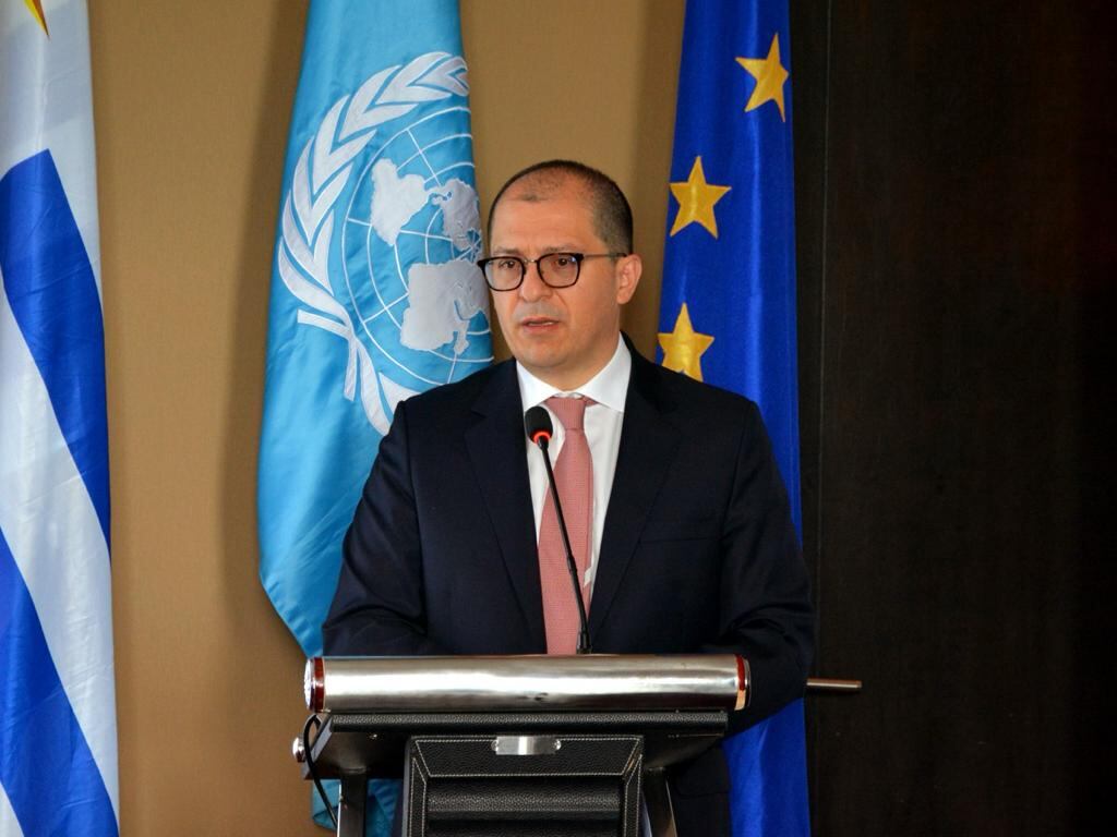 Fiscal Barbosa fortalece cooperación internacional con su homólogo de Uruguay; participó en el Grupo de Ética en Montevideo